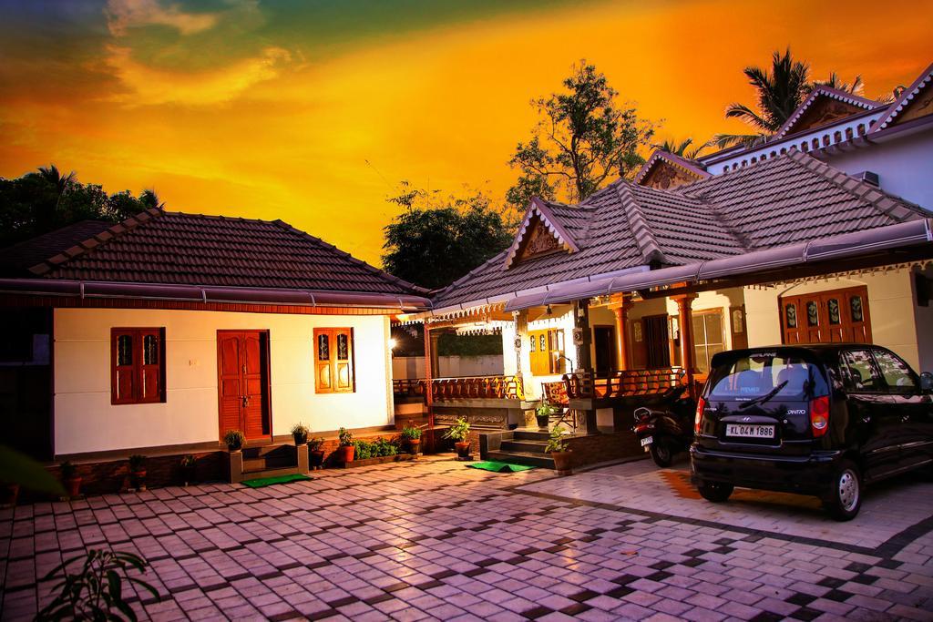 Mom&Pop Thyparambil Heritage Alappuzha Exterior photo